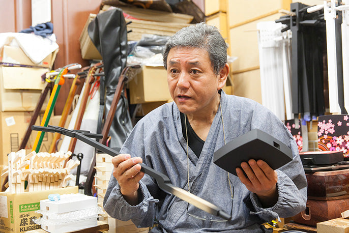 ちんとんが生まれた理由 - ウクレレから着想を得た和楽器の話 | 三絃司きくおか